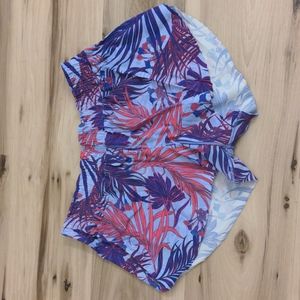 EUC Lululemon 2.5" shorts size 6
